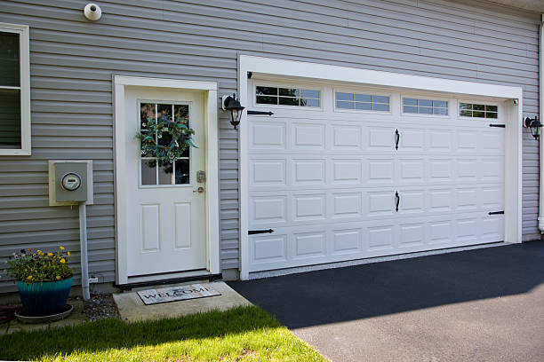 24/7 Emergency Garage Door Panel Replacement experts in Oberlin, OH